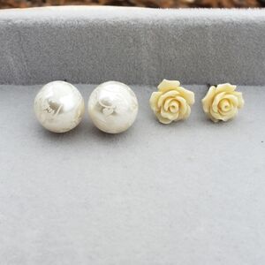 54. Pearl and flower Stud Earrings - 2 pairs